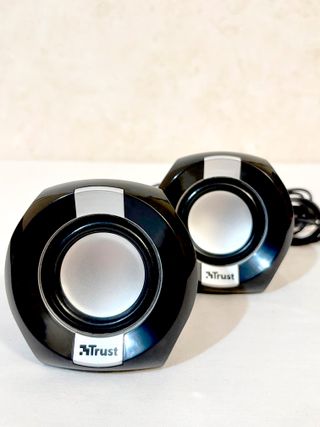 Altavoces Trust Compact 2.0