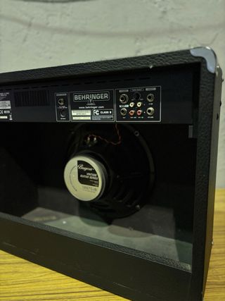 Amplificador Behringer V-Tone