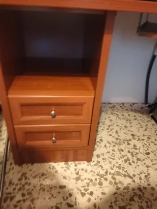 Escritorio de madera en L