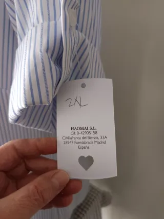 Camisa de verano a rayas azules y blancas