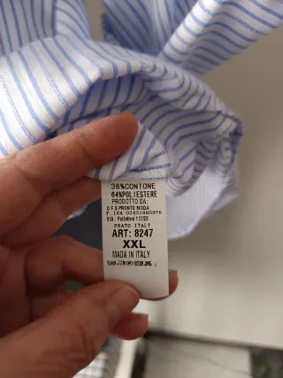 Camisa de verano a rayas azules y blancas