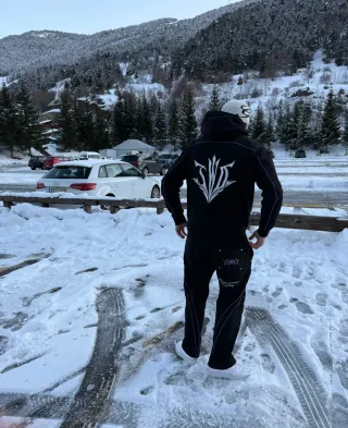 Conjunto ropa de moda emergente