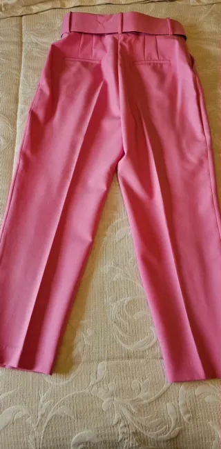Pantalón rosa con cinturón