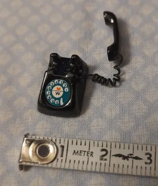 Miniaturas casa de muñecas: lámpara, teléfono, lib