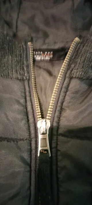 Sudadera Zara con capucha.