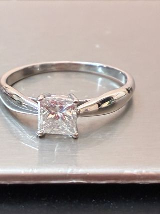 Anillo Oro 18k Diamante Natural 0.74ct VS1