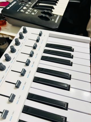 Teclado MIDI Arturia Keylab 49 Essential