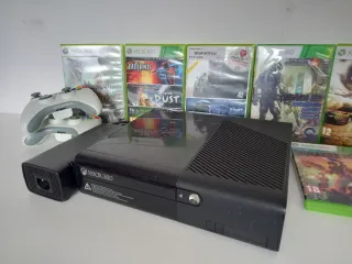 Xbox 360 Negra con 2 Mandos y Juegos