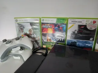Xbox 360 Negra con 2 Mandos y Juegos