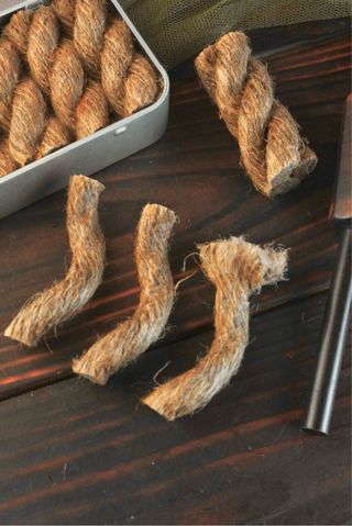 Ferro Rod Artesanal y Kit de Fuego (Yute encerado)