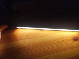 Luz LED para armario Wobane con sensor