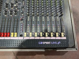 Mesa de mezclas Spirit Live