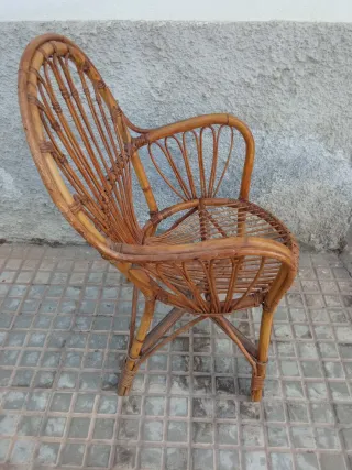 Silla de mimbre estilo abanico