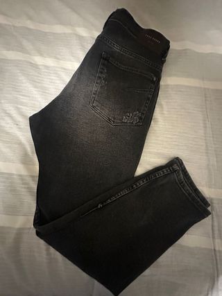 Vaqueros Zara negros rotos hombre