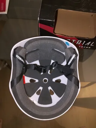 Casco deportivo marca "industrial" talla m