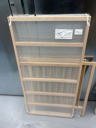 Cuna de madera de haya para bebé.