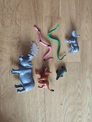 Lote animales y muñecos de plástico