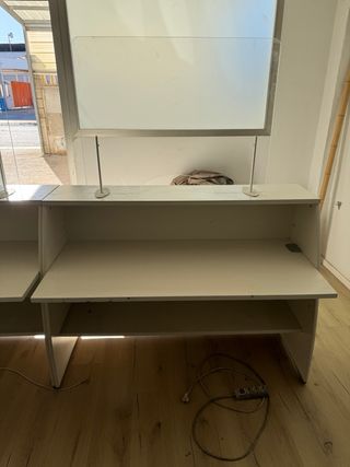 Mostrador doble con extensiones en el soporte mesa