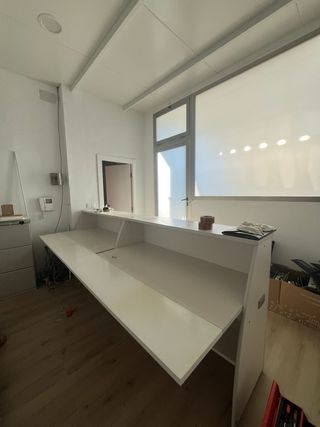 Mostrador doble con extensiones en el soporte mesa