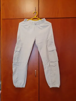 Pantalones cargo beige