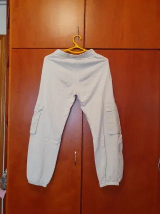 Pantalones cargo beige