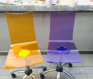 Silla de escritorio naranja con ruedas