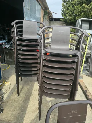 20 Sillas Mahou Marrón Plástico