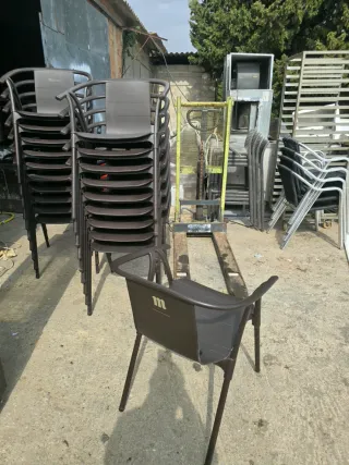 20 Sillas Mahou Marrón Plástico