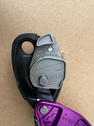 Petzl GriGri+ i mosquetón Petzl + cinta Mammut