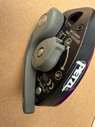 Petzl GriGri+ i mosquetón Petzl + cinta Mammut
