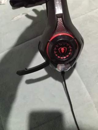 Cascos grandes con cable