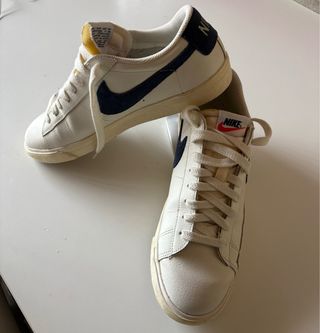 Deportivas Nike Blancas y Azul Marino