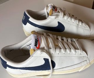 Deportivas Nike Blancas y Azul Marino