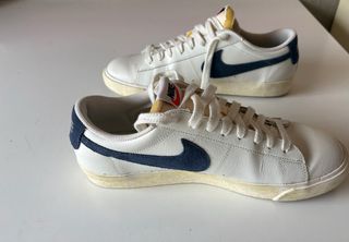 Deportivas Nike Blancas y Azul Marino