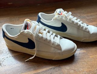 Deportivas Nike Blancas y Azul Marino