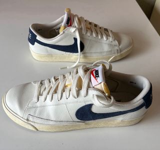 Deportivas Nike Blancas y Azul Marino