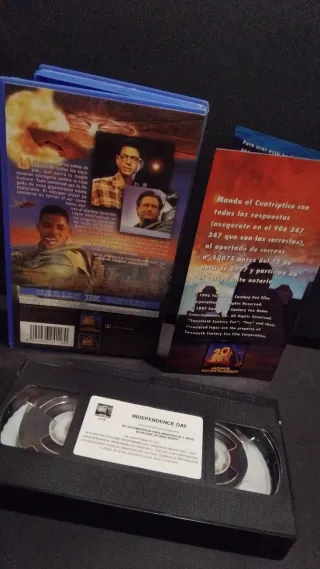 VHS INDEPENDENCE DAY +CAJA+LIBRETO 9/10 CONSERVADA