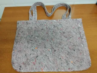 Bolso de lana gris y multicolor