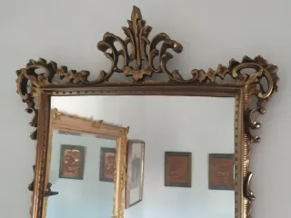 Espejo Vintage Dorado con Marco Tallado