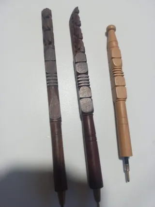 Lote 3 bolígrafos madera tallada