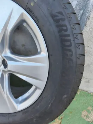 Llantas Toyota RAV4 (4 unidades)