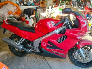 Honda vfr 750