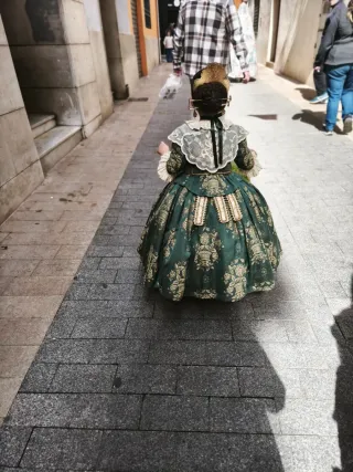 Vestido de fallera para niña