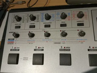Pedalera Korg AX1000G. Como nueva!!!