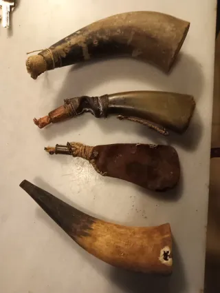 4 Polvoreras Antiguas de Cuerno