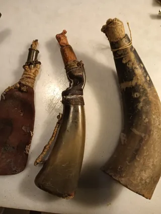 4 Polvoreras Antiguas de Cuerno