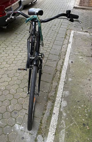 Bicicleta de ciudad unisex negra