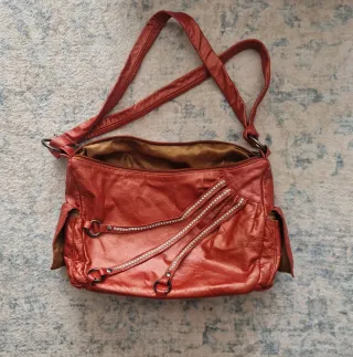 Bolso piel naranja con pedrería