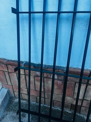 Reja de ventana de hierro macizo