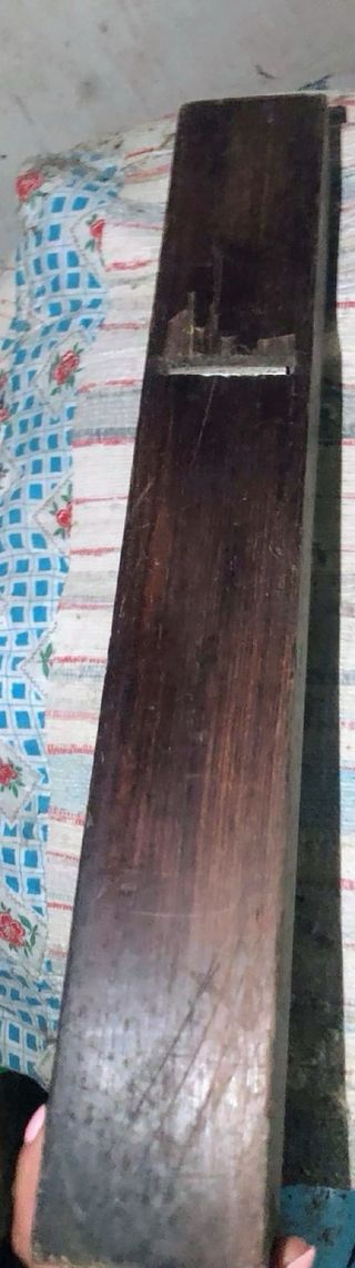 Plaina de madeira antiga para carpintaria